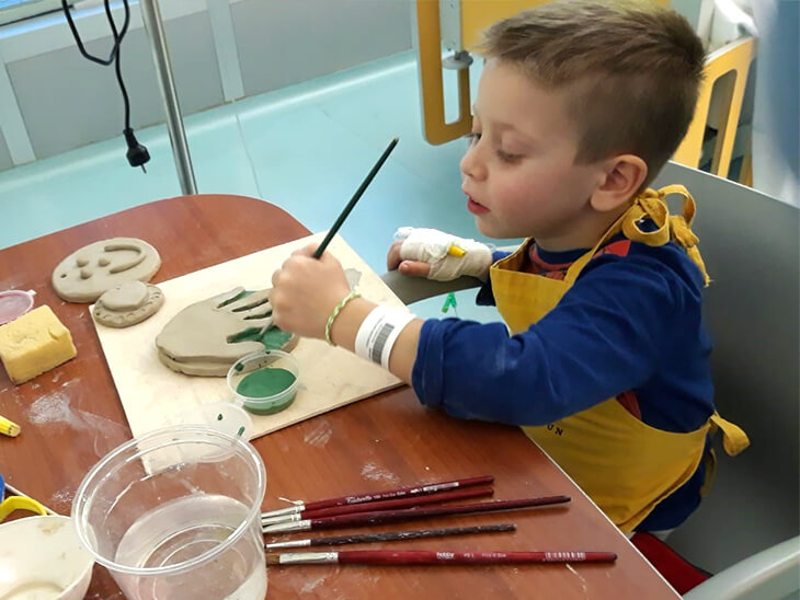 Adotta un laboratorio di ceramico-terapia